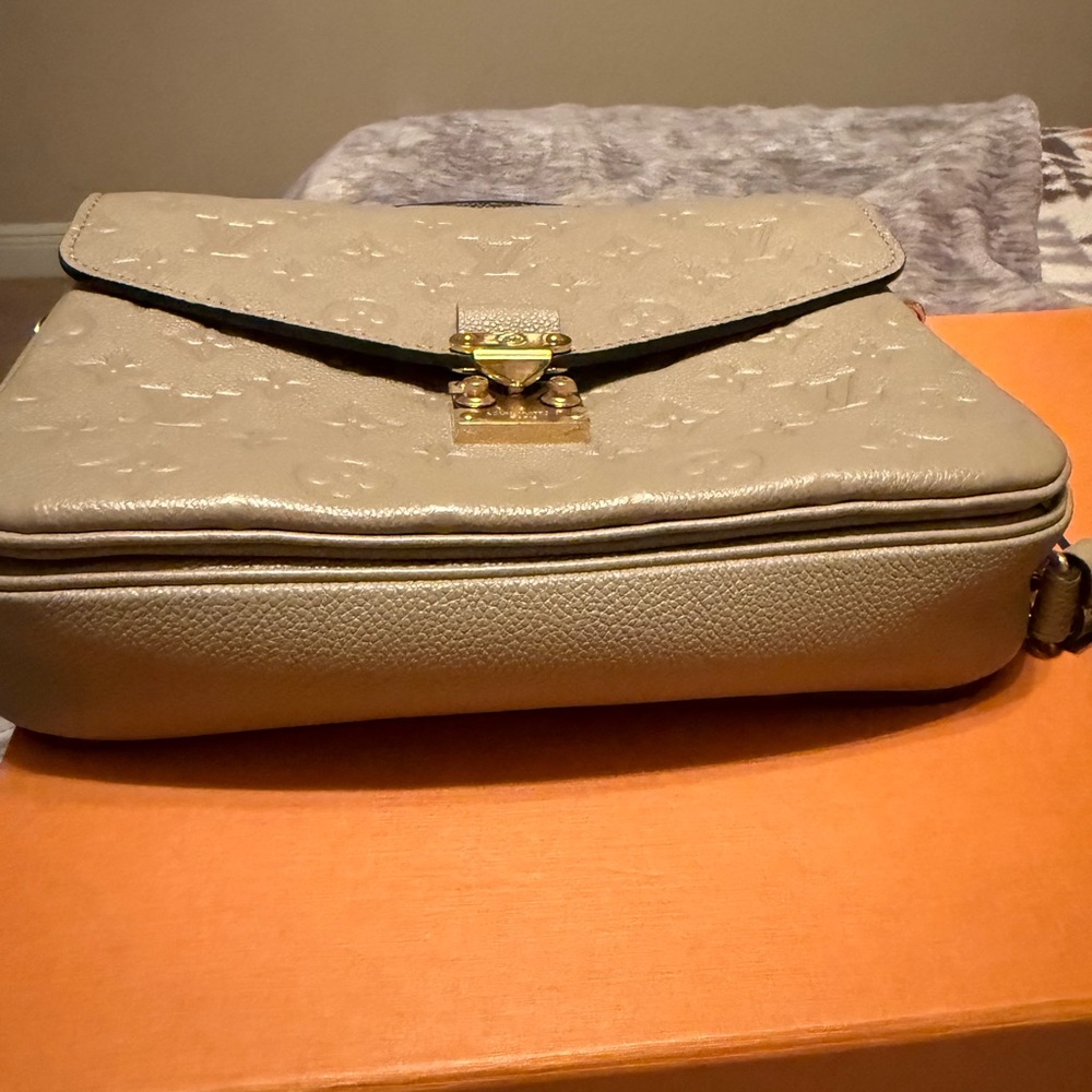Louis Vuitton Empreinte Pochette Metis Beige - Picture 8 of 15